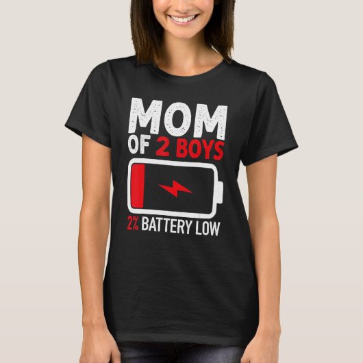 Mam van 2 jongens Lage Batterij van Son Moederdag  T-shirt (Voorkant)