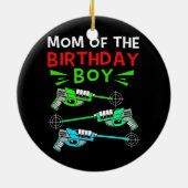 Mam van de Birthday Boy Laser Label Birthday Boy Keramisch Ornament (Achterkant)