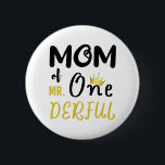 Mam van de heer Onederful Funny 1st Birthday T-Shi Ronde Button 5,7 Cm<br><div class="desc">Mam van MR. Onederful Wonderful Funny 1st Birthday T-Shirt Womens mama van Mr Onederful First One-Derful Matching T-Shirt verjaardag,  1st,  1st verjaardag,  eerste verjaardag,  mama,  pasgeborene,  mama,  schatje,  verjaardagscadeau,  gelukkige verjaardag,  cadeau,  grappig,  1, 1 jaar oud,  eerste, 1 kind</div>