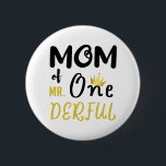 Mam van de heer Onederful Funny 1st Birthday T-Shi Ronde Button 5,7 Cm<br><div class="desc">Mam van MR. Onederful Wonderful Funny 1st Birthday T-Shirt Womens mama van Mr Onederful First One-Derful Matching T-Shirt verjaardag,  1st,  1st verjaardag,  eerste verjaardag,  mama,  pasgeborene,  mama,  schatje,  verjaardagscadeau,  gelukkige verjaardag,  cadeau,  grappig,  1, 1 jaar oud,  eerste, 1 kind</div>