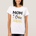Mam van de heer Onederful Funny 1st Birthday T-Shi T-shirt<br><div class="desc">Mam van MR. Onederful Wonderful Funny 1st Birthday T-Shirt Womens mama van Mr Onederful First One-Derful Matching T-Shirt verjaardag,  1st,  1st verjaardag,  eerste verjaardag,  mama,  pasgeborene,  mama,  schatje,  verjaardagscadeau,  gelukkige verjaardag,  cadeau,  grappig,  1, 1 jaar oud,  eerste, 1 kind</div>