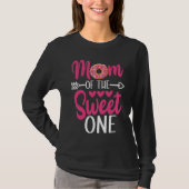 Mam van de Sweet One Sprinkst Donut T-shirt (Voorkant)