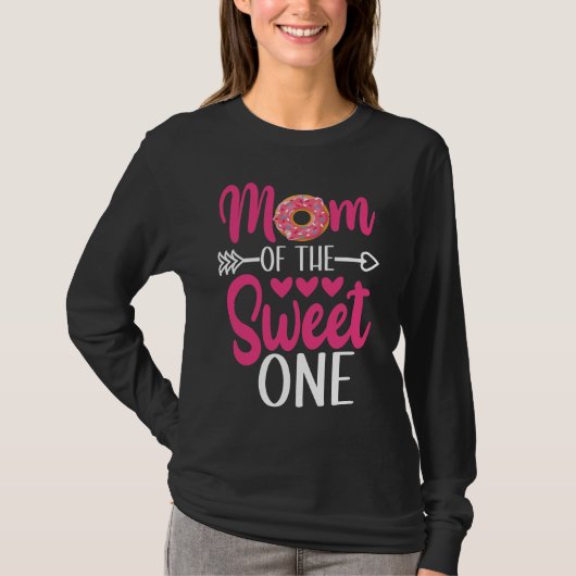 Mam van de Sweet One Sprinkst Donut T-shirt (Voorkant)