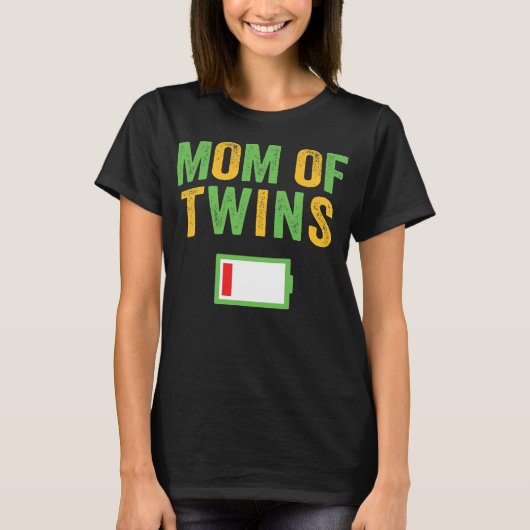 Mam van Twins Birthday Party Low Battery T-shirt (Voorkant)