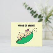 Mam van Twins-Peas in een pod-shirt en cadeaus Briefkaart (Staand voorkant)