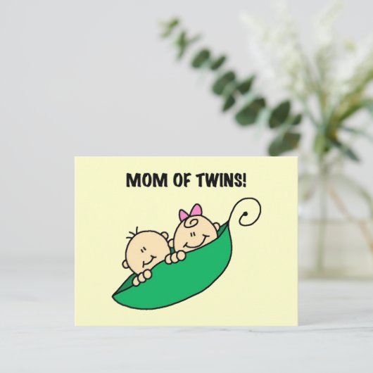 Mam van Twins-Peas in een pod-shirt en cadeaus Briefkaart (Staand voorkant)