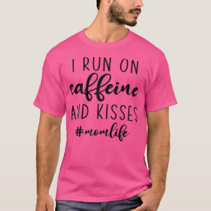 Mam van vrouwen, ik loop op Caffeine en Kisses Fun T-shirt