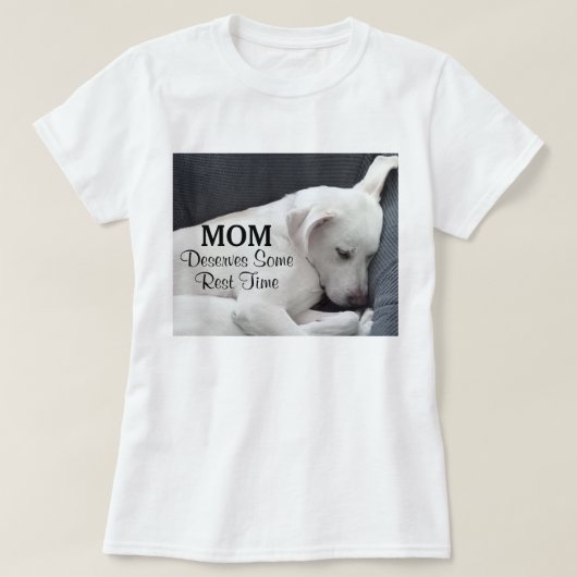 Mam verdient een rusttijd witte puppy Dog T-shirt (Design voorkant)