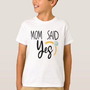 Mam zei ja, huwelijksaankondiging Baby T-shirt