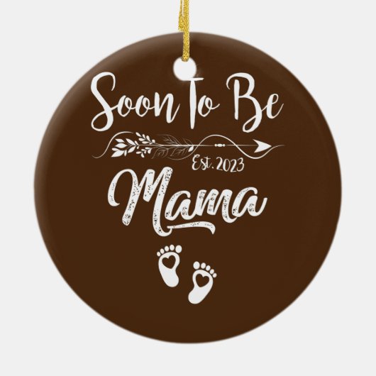 Mama 2023 Zwangerschap Aankondiging binnenkort moe Keramisch Ornament (Achterkant)