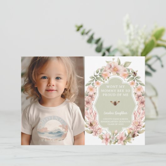 Mama Bee Proud Kinder Afstuderen Aankondiging (Staand voorkant)