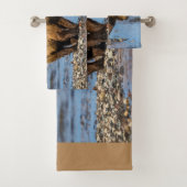 Mama beer kijkt naar haar twee kinderen bad handdoek (Insitu)