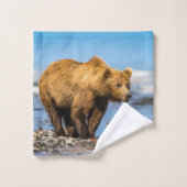 Mama beer kijkt naar haar twee kinderen bad handdoek (Wasdoekje)