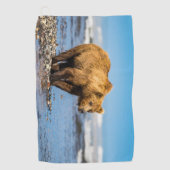 Mama beer kijkt naar haar twee kinderen golfhanddoek (Voorkant)