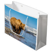 Mama beer kijkt naar haar twee kinderen groot cadeauzakje (Voorkant Gekanteld)