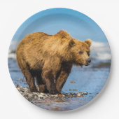 Mama beer kijkt naar haar twee kinderen papieren bordje (Voorkant)