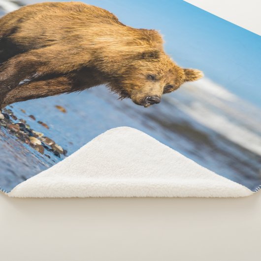 Mama beer kijkt naar haar twee kinderen sherpa deken (3/4)