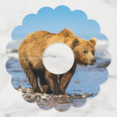 Mama beer kijkt naar haar twee kinderen wijnglaslabel (Voorkant)