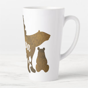 Mama Beer met 3 Baby Beer welpen volgen Mama Latte Mok