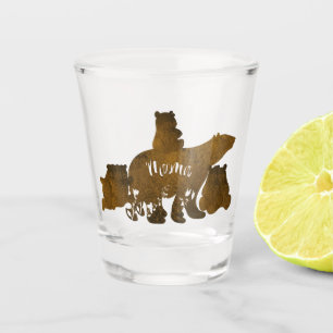 Mama Beer met 3 Baby Beer welpen volgen Mama Shot Glas