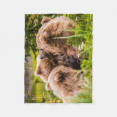 Mama beer verzorgt haar twee cubs, Lake Clark Nati Fleece Deken (Voorkant)