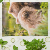 Mama beer verzorgt haar twee cubs, Lake Clark Nati Theedoek (Gevouwen)