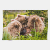 Mama beer verzorgt haar twee cubs, Lake Clark Nati Theedoek (Horizontaal)