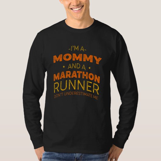 Mama en Marathon Runner Running Humor Sprinting T-shirt (Voorkant)