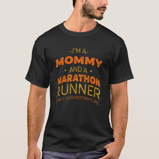 Mama en Marathon Runner Running Humor Sprinting T-shirt (Voorkant)