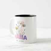 Mama Est 2024 Mothers Day Tweekleurige Koffiemok (Voorkant links)