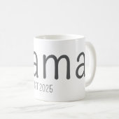 Mama Est 2025 Custom Mug Koffiemok (Voorkant rechts)