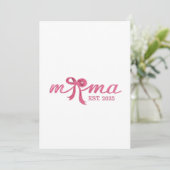 Mama Est 2025 Hot Pink Bow Coquette Moederdag Kaart (Staand voorkant)
