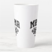 Mama Est 2025 Latte Mok (Voorkant)