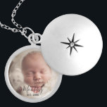 Mama Est Datum Eerste Moederdag Baby Foto Locket Ketting<br><div class="desc">Deze mama eet. Date First Moederdag Custom Baby Photo Locket zal een prachtig sentimenteel cadeau voor de eerste keer moeder te maken. In Sterling Silver plating, is het medaillon gemakkelijk gepersonaliseerd met de foto van de baby, en het jaar bewerkt door u. Gepersonaliseerd met 'mama' in een populaire handgeschreven scripttypografie...</div>