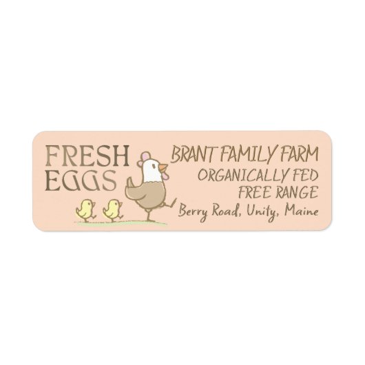 Mama hen en kuikens op een eierkleurig kartonetike etiket (Voorkant)