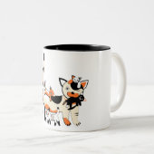 Mama kat met kittens grappig afbeelding. tweekleurige koffiemok (Voorkant rechts)