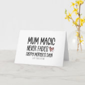 Mama Magic vervaagt nooit een grappige Moederdag Kaart (Gele Bloem)
