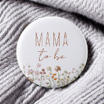 Mama Mama om Wildflower Baby shower te zijn Ronde Button 5,7 Cm<br><div class="desc">Vier de stralende mama-to-be in stijl met onze Wildflower Baby shower Terracotta Mama-to-Be Button, een charmant en hartelijk accessoire dat een vleugje natuurlijke schoonheid toevoegt aan uw baby shower festiviteiten. Deze knop is doordacht ontworpen met delicate wilde bloemen illustraties tegen een warme terracotta achtergrond, het vastleggen van de essentie van...</div>