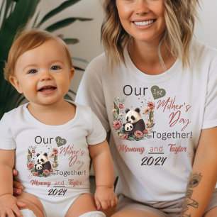 Mama Matchende Panda Onze Eerste Moederdag Samen T-shirt