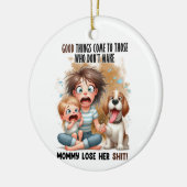 MAMA MET BABY EN GRAPPIGE HOND KERAMISCH ORNAMENT (Links)