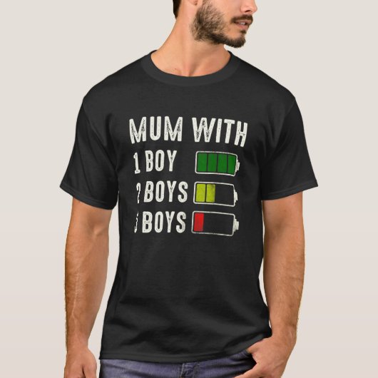 Mama met drie jongens batterij lege Moederdag T-shirt (Voorkant)