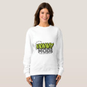 Mama Mode Sweatshirt – Funny Mom Life Quote (Voorkant volledig)