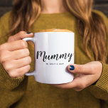 mama | Modern Mum Kinder namen Moederdag Koffiemok<br><div class="desc">Eenvoudig,  stijlvol "Mummy" ontwerp op maat in moderne minimalistische typografie die gemakkelijk kan worden gepersonaliseerd met kinder namen of uw eigen speciale boodschap. Het perfecte cadeau voor een nieuwe mama,  moederdag,  mama's verjaardag of gewoon omdat!</div>