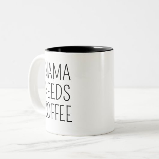 Mama Needs Coffee Tweekleurige Koffiemok (Voorkant links)