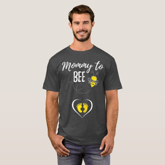 Mama om schattig zwangerschap aankondiging t-shirt (Voorkant volledig)