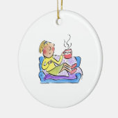 Mama op de bank keramisch ornament (Links)