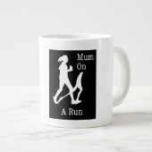 Mama op een run Moeder T shirt cadeau cadeau vrouw Grote Koffiekop (Voorkant rechts)