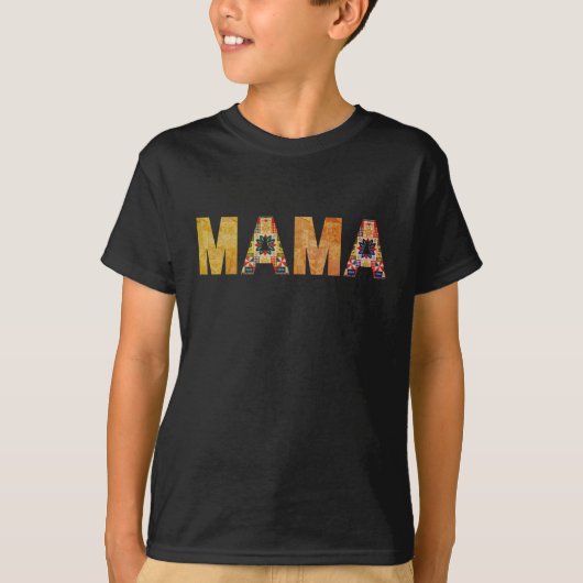 Mama Patchwork Typografie Ontwerp T-shirt (Voorkant)