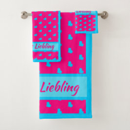 Mama`s Liebling Rosa mit blauen Herzen Bad Handdoek