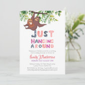 Mama SLOTH hangt gewoon rond het roze babymeisje Kaart (Staand voorkant)